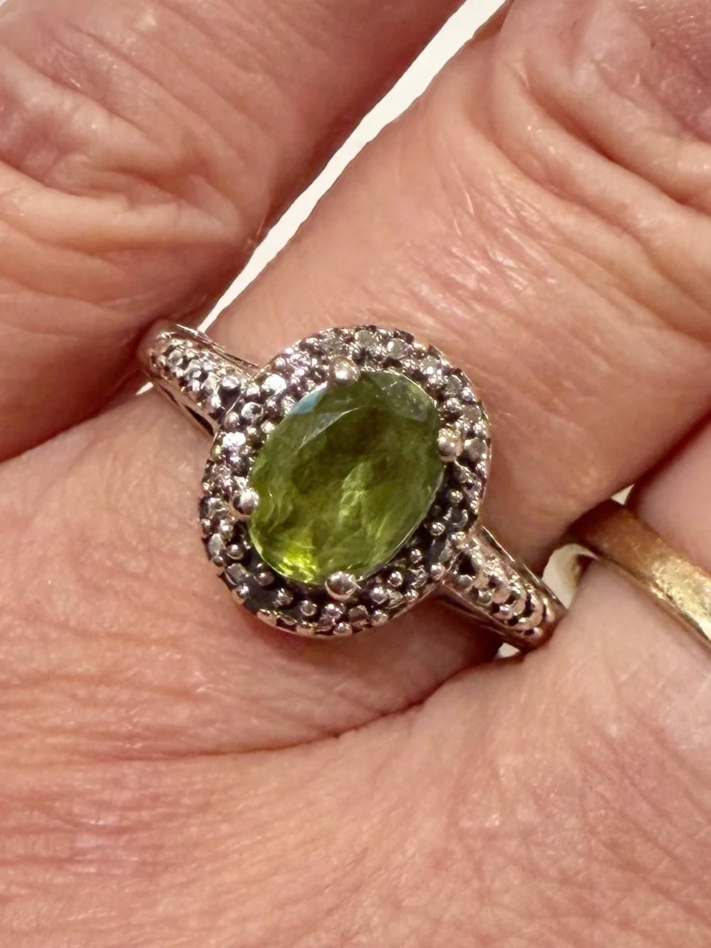 Vintage Signed Heng Ngai 925 Sterling Silver Oval Peridot Halo Ring - Size 7